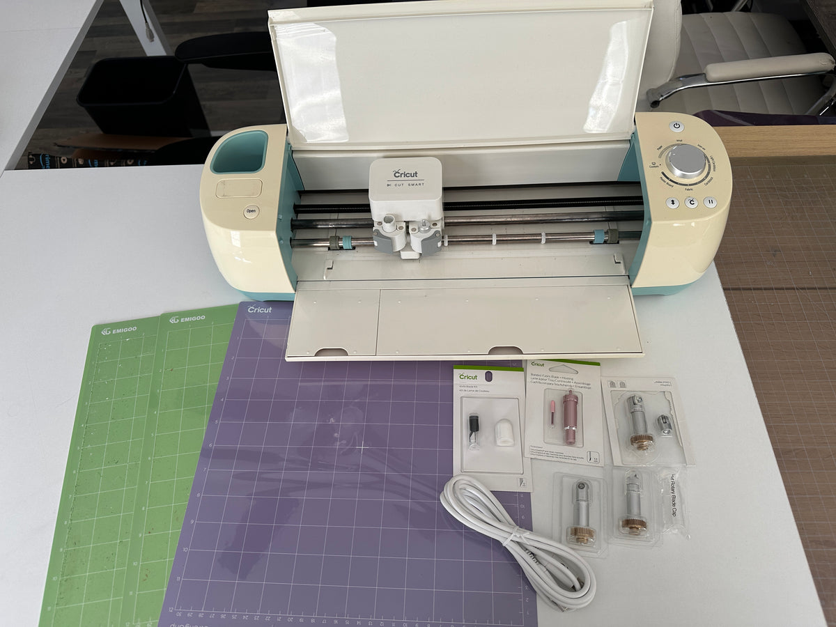 Cricut Explore Air Cutting Machine Bundle – Mats, Blades & Accessories – Used, Works Great