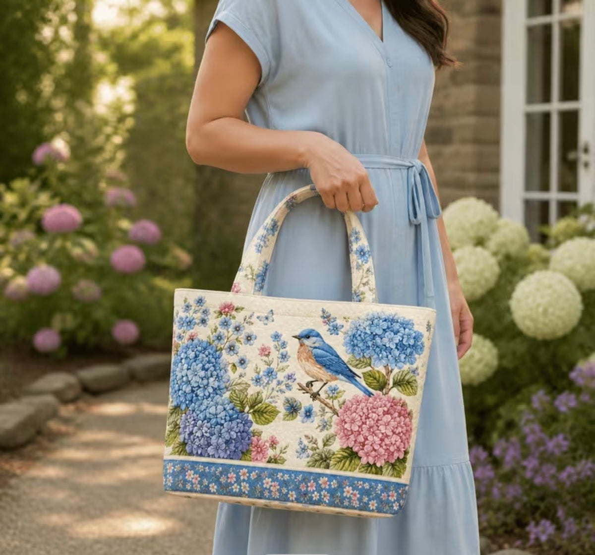 NEW! Women'S Bluebird Hydrangea And Wildflower Large Capacity Quilted Tote Bag