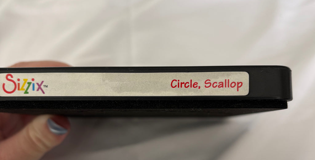 DESTASH - SIZZIX CIRCLE SCALLOP